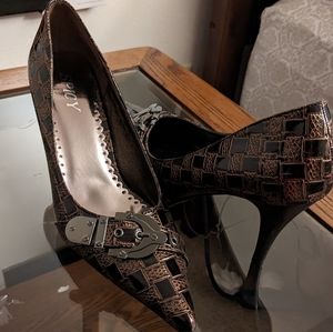 This very new pretty heels is very comfortable for work and on many occasions.
